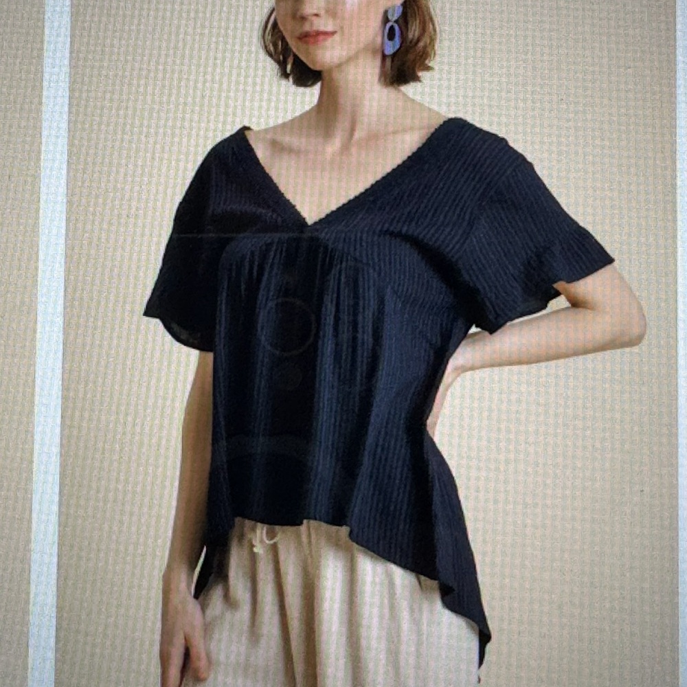 UMGEE #7 - NWT Elegant V-Neck Navy Women's Top (bin C)